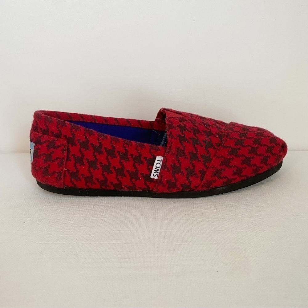 Toms Classic Slip On Red and Black Houndstooth Shoes - 9
